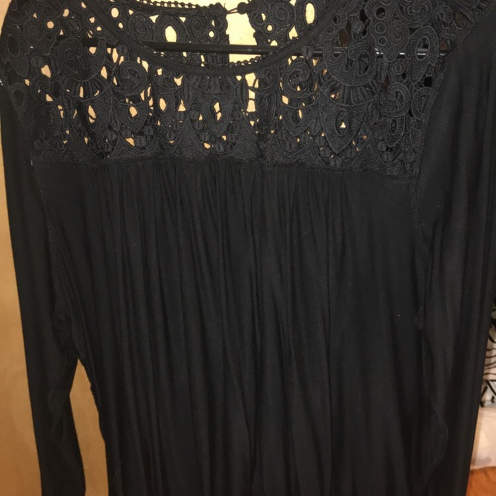 Women’s long sleeve black shirt